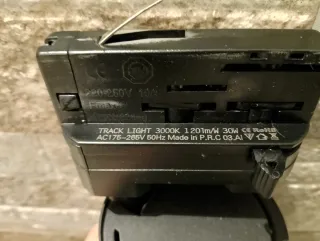 114 Focos LED 3K + Carriles