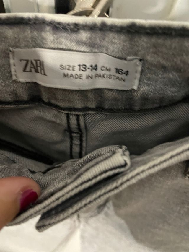 Vaqueros ZARA grises desgastados