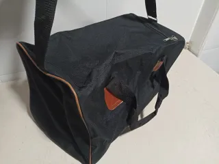 Bolso negro con detalles marrones