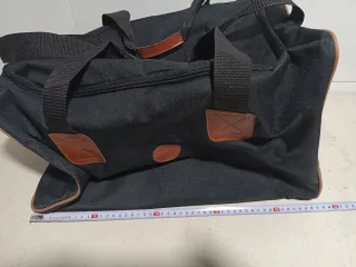 Bolso negro con detalles marrones