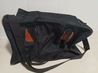 Bolso negro con detalles marrones