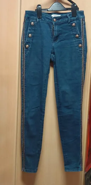 Pantalones Morgan Azules con Detalles Dorados