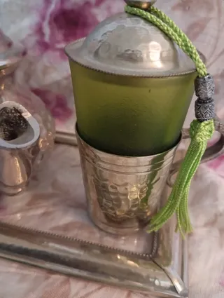 Servizio da tè in metallo e vetro