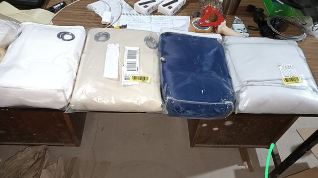 Conjunto de 4 Cortinas de Tela Bege, Azul e Brancas