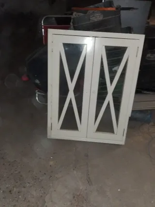 Ventanas de madera con diseño X