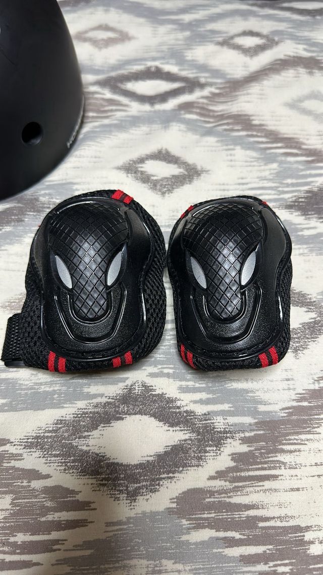 Casco y protecciones deportivas