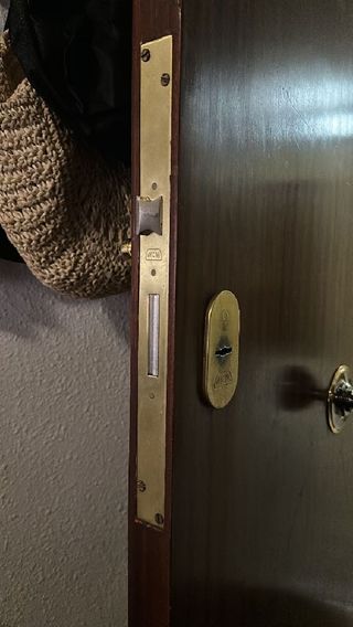Buscamos cerrajero puertas, instalación cerraduras