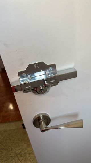 Buscamos cerrajero puertas, instalación cerraduras