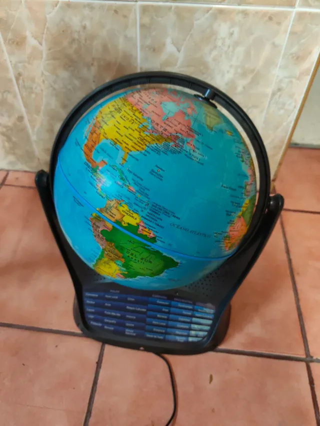 Globo terráqueo educativo interactivo