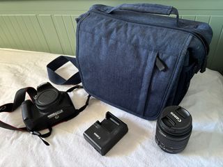 Cámara Canon EOS 1300D + Objetivo + Bolso