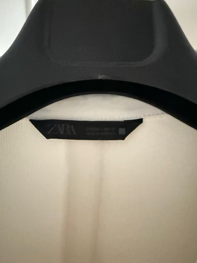 Vestido blanco Zara con cinturón