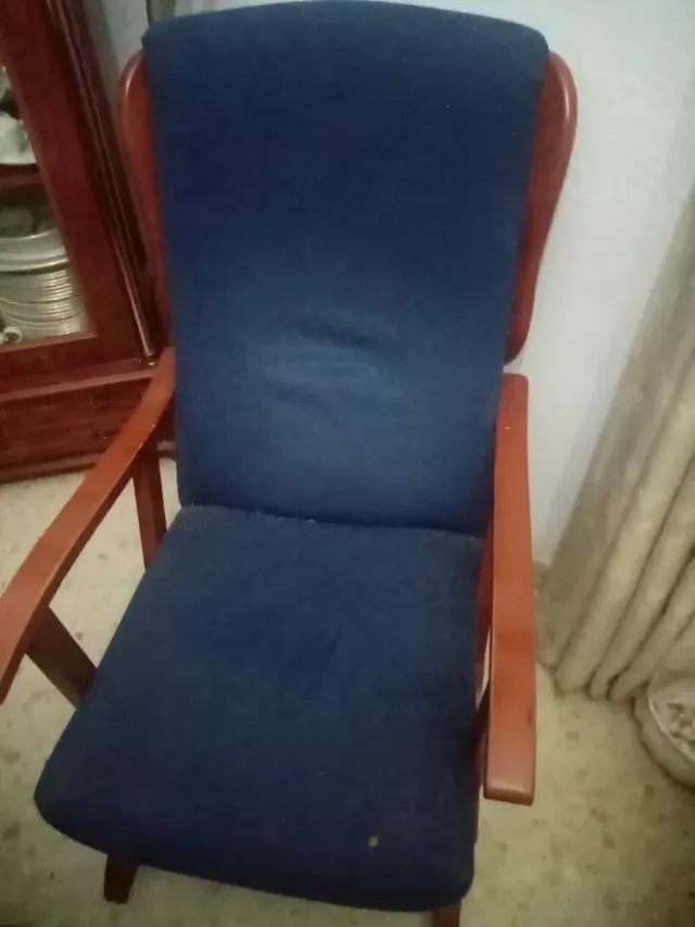 Mecedora de tela y madera