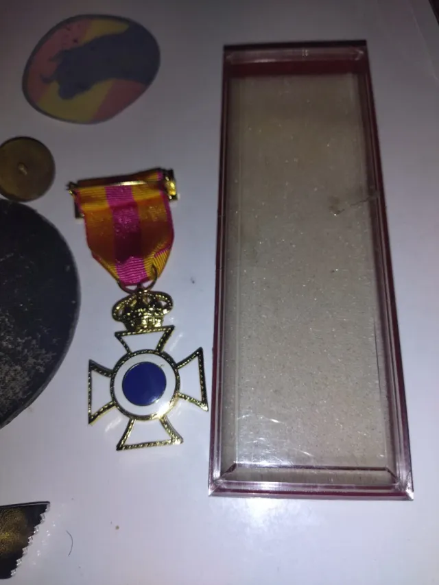 Lote 2 efectos militares