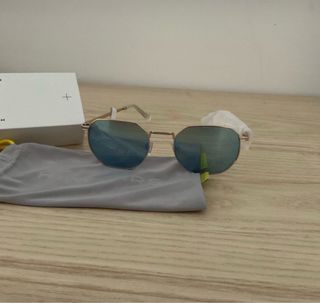 Gafas de sol Hawkers azul y dorado