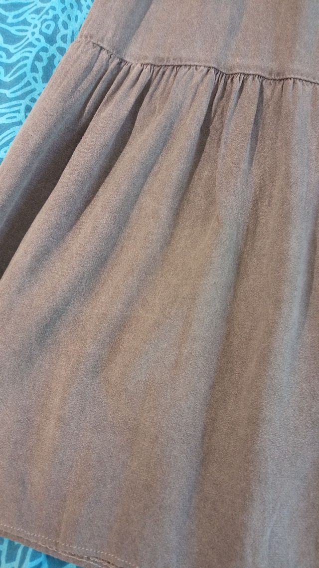 Vestido boho gris con bordado dorado en escote