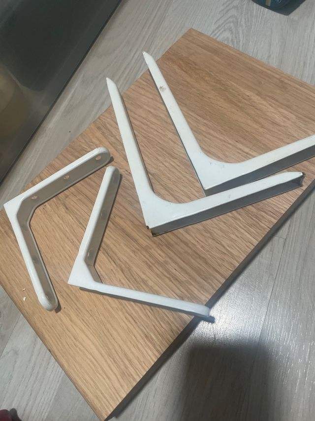 4 escuadras blancas. 2 de 10x10. 2 de 10x16.