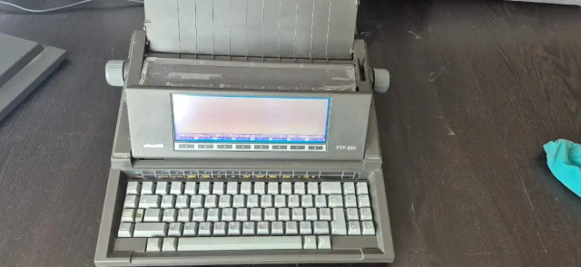 Máquina de escribir Olivetti PTP 820