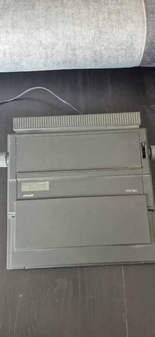 Máquina de escribir Olivetti PTP 820