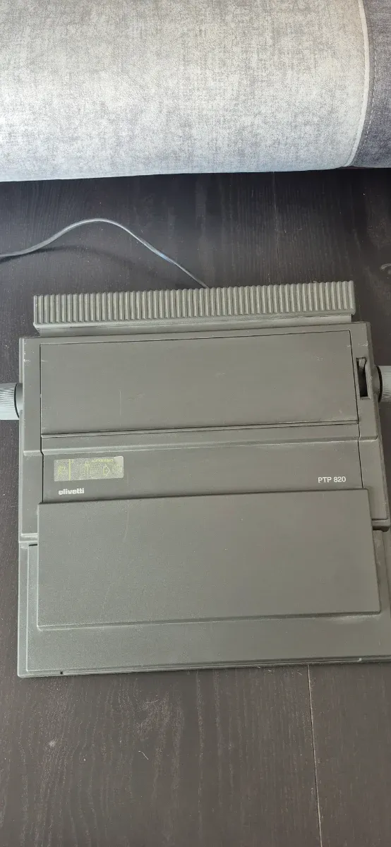 Máquina de escribir Olivetti PTP 820