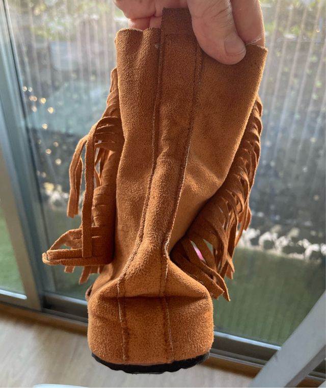 Sandalia/bota Flecos Conchas. Ideal para disfradis