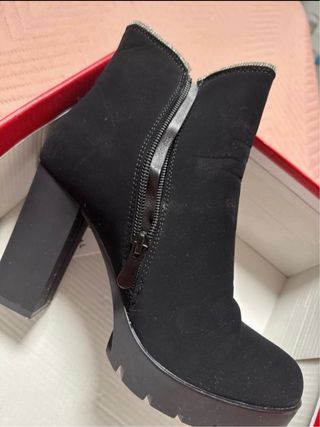 Botas de tacón negras con cremallera
