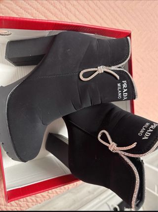 Botas de tacón negras con cremallera