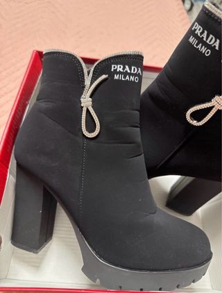 Botas de tacón negras con cremallera