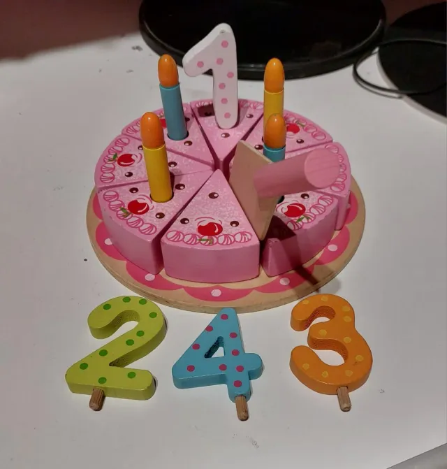 Pastel de madera para niños