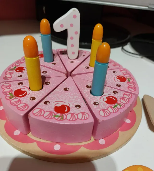 Pastel de madera para niños