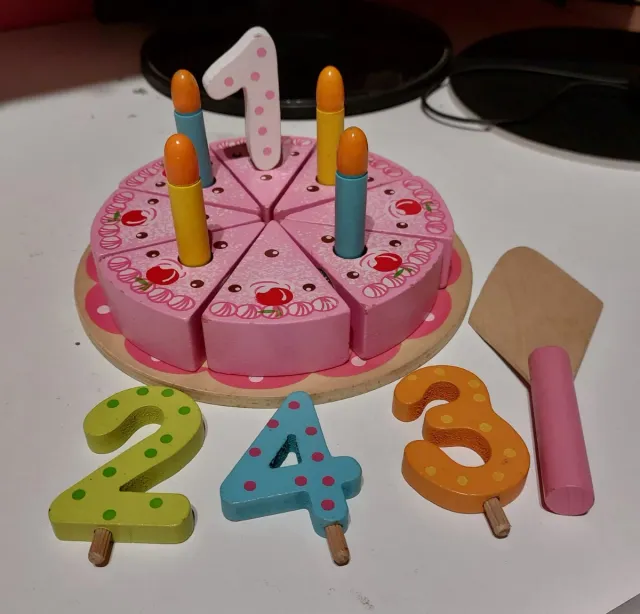 Pastel de madera para niños
