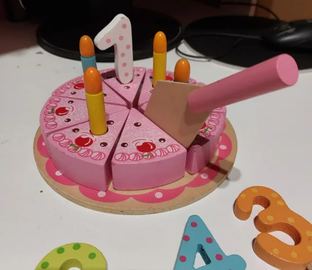 Pastel de madera para niños