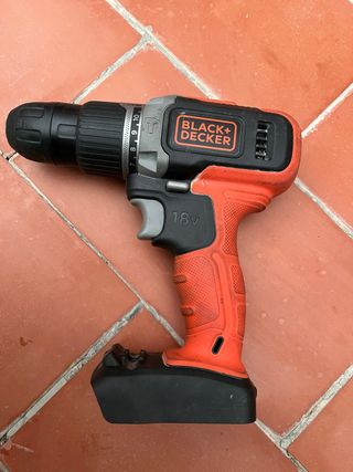 Taladro Percutor Black+Decker 18V