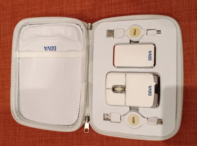 Kit BBVA: Ratón, Cargador y Cables
