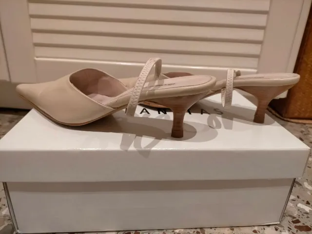 Zapatos Esther Méndez punta tacón medio beige