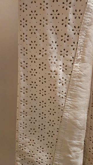 Cazadora blanca con encaje