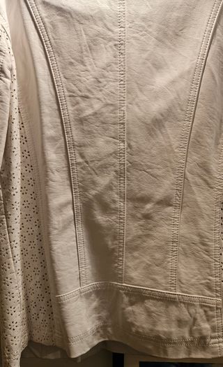 Cazadora blanca con encaje