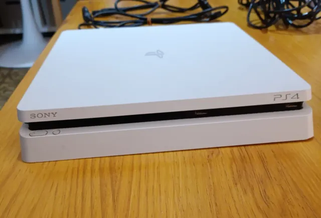 Consola PS4 Slim Blanca + Mando + 3 juegos