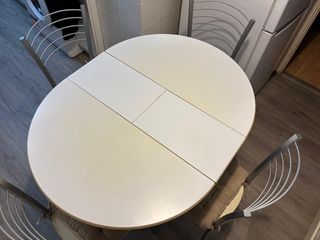 Mesa de cocina redonda con 4 sillas