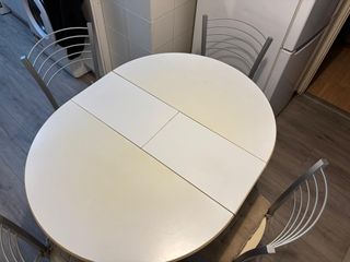 Mesa de cocina redonda con 4 sillas