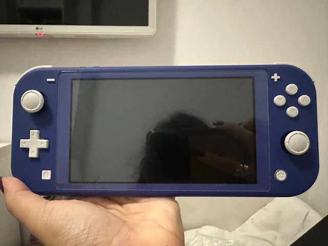 Nintendo Switch Lite + 3 Giochi + Accessori