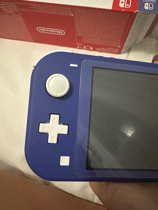 Nintendo Switch Lite + 3 Giochi + Accessori