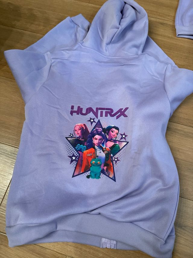 Sudadera Huntrix con cremallera y estampado