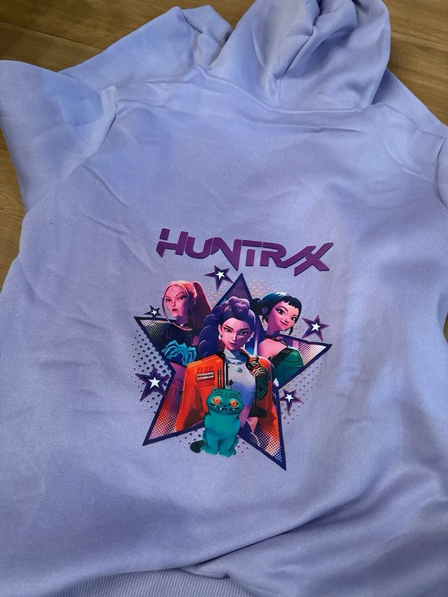 Sudadera Huntrix con cremallera y estampado