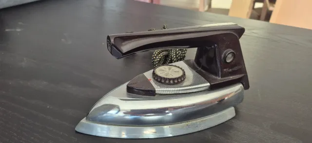 Plancha antigua vintage solac