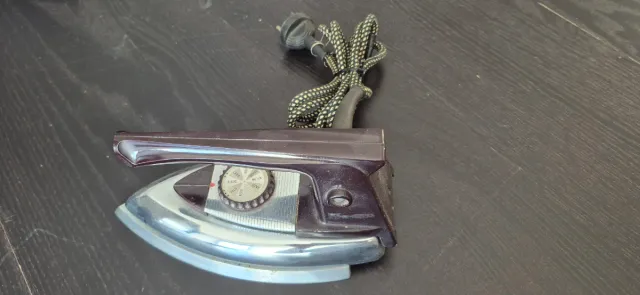 Plancha antigua vintage solac