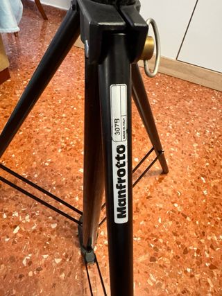 Soporte Manfrotto para foco/altavoz
