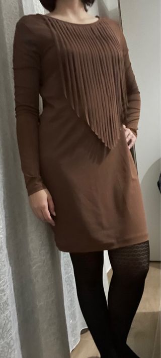 Abito elegante color caffè con frange