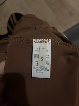 Abito elegante color caffè con frange