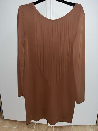 Abito elegante color caffè con frange