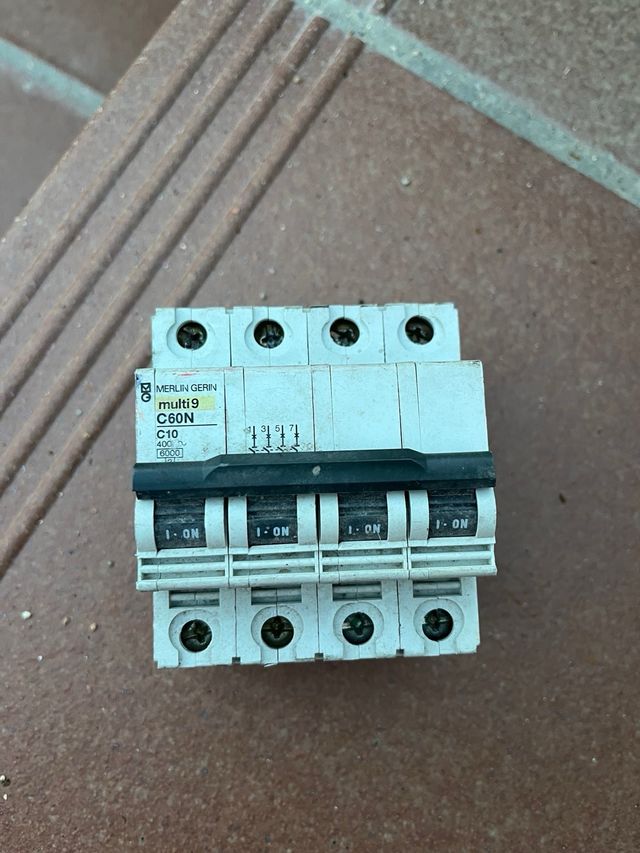 Interruttori e Disgiuntori Merlin Gerin